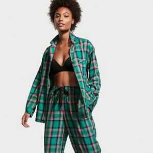Victoria’s Secret long flannel PJs set size XXL. Perfect for Christmas